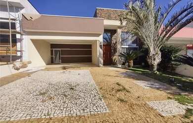 Imagem: A casa em condomínio possui 3 Dormitórios, 4 Banheiros, 4