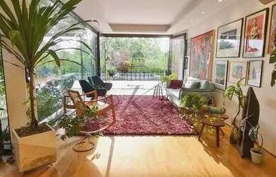 Imagem: A casa possui 4 Dormitórios, 5 Banheiros, 5 Vagas na garagem