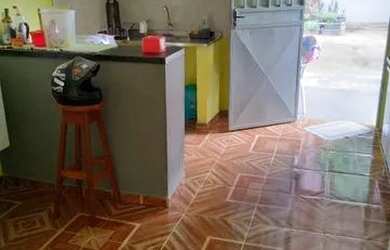 Imagem: A casa possui 1 Dormitório, 1 Banheiro, 1 Vaga na garagem e