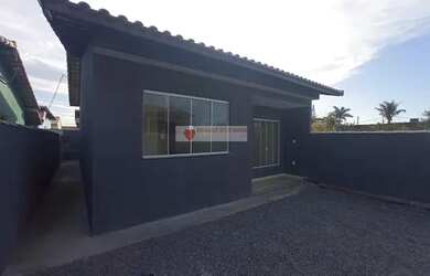 Imagem: A casa possui 2 Dormitórios, 2 Banheiros, 2 Vagas na garagem