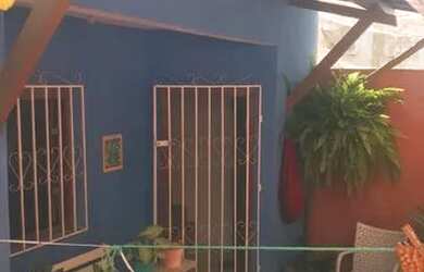 Imagem: A casa possui 2 Dormitórios, 1 Banheiro, 1 Vaga na garagem