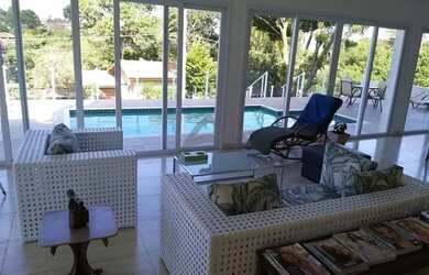 Imagem: A casa em condomínio possui 5 Dormitórios, 5 Banheiros, 5