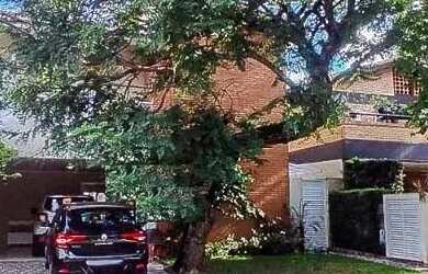 Imagem: A casa em condomínio possui 4 Dormitórios, 5 Banheiros, 4