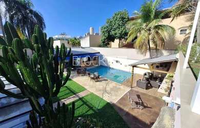 Imagem: A casa em condomínio possui 5 Dormitórios, 5 Banheiros, 4