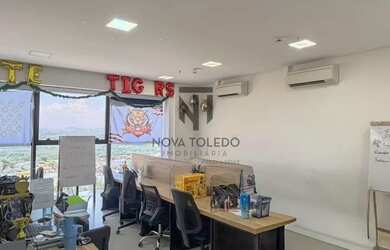 Imagem: O depósito possui 2 Vagas na garagem e 66m² de Área e está