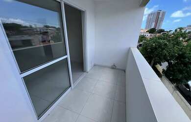 Imagem: O apartamento possui 3 Dormitórios, 1 Banheiro, 1 Vaga na garagem