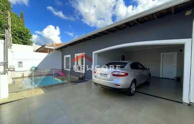 Imagem: A casa possui 3 Dormitórios, 5 Banheiros, 3 Vagas na garagem