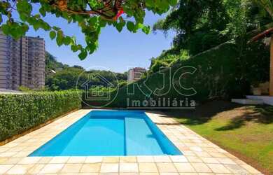 Imagem: A casa possui 5 Dormitórios, 5 Banheiros, 3 Vagas na garagem