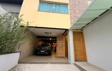 Imagem: A casa possui 3 Dormitórios, 4 Banheiros, 4 Vagas na garagem