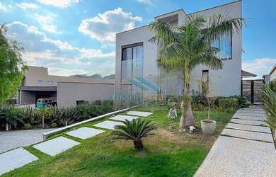 Imagem: A casa em condomínio possui 4 Dormitórios, 5 Banheiros, 5