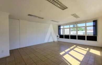 Imagem 14: Loja comercial com 4 salas, cozinha, 4 lavabos e estacionamento frontal...