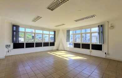 Imagem 12: Loja comercial com 4 salas, cozinha, 4 lavabos e estacionamento frontal...