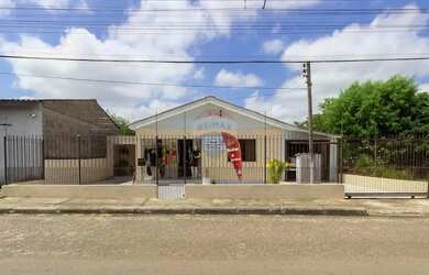 Imagem 2: CASA AMPLA E CONFORMTÁVEL COM GRANDE ÁREA VERDE