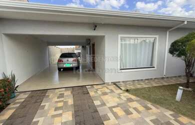 Imagem: A casa à venda possui 3 Dormitórios, 3 Banheiros, 3 Vagas