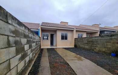 Imagem: A casa possui 2 Dormitórios, 1 Banheiro, 1 Vaga na garagem