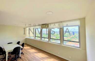 Imagem: O depósito possui 2 Vagas na garagem, 220m² de Área e está