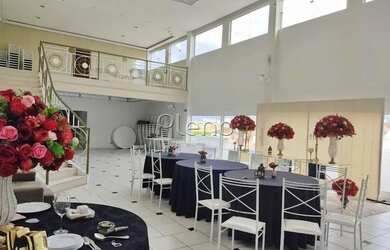 Imagem: O depósito à venda possui 5 Vagas na garagem e 285m² de Área