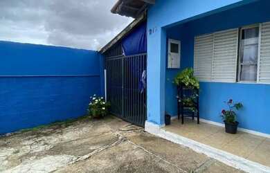 Imagem: A casa possui 2 Dormitórios, 1 Banheiro, 3 Vagas na garagem