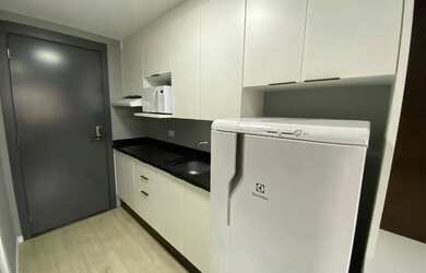 Imagem: O apartamento possui 1 Dormitório, 1 Banheiro, 1 Vaga na garagem