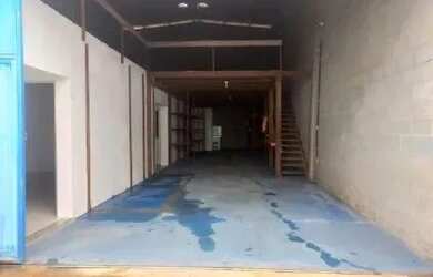 Imagem: O depósito possui 550m² de Área e está localizado em Caji