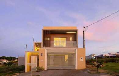 Imagem: A casa possui 2 Dormitórios, 2 Banheiros, 4 Vagas na garagem