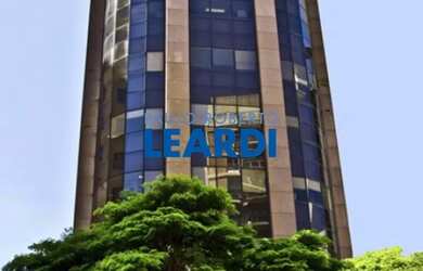 Imagem: O depósito possui 5 Vagas na garagem, 10m² de Área e está