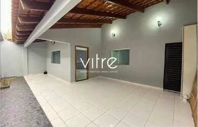 Imagem: A casa possui 3 Dormitórios, 2 Banheiros, 3 Vagas na garagem