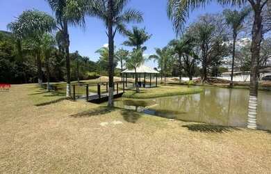 Imagem: O terreno à venda possui e está localizado em Vila Das Flores