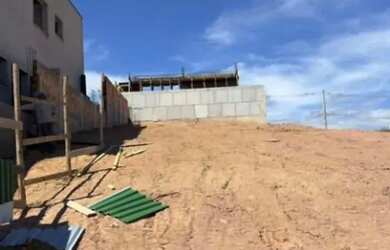 Imagem: O terreno possui 330m² de Área e está localizado em Loteamento