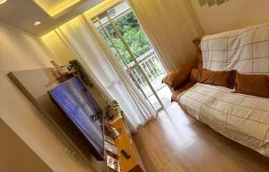 Imagem: O apartamento possui 2 Dormitórios, 1 Banheiro, 1 Vaga na garagem