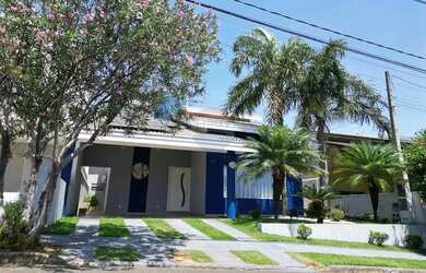 Imagem: A casa em condomínio possui 3 Dormitórios, 3 Banheiros, 4