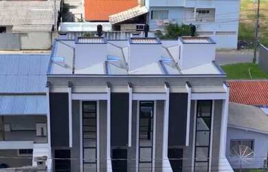 Imagem: A casa possui 3 Dormitórios, 3 Banheiros, 2 Vagas na garagem