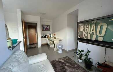 Imagem: O apartamento possui 3 Dormitórios, 1 Banheiro, 1 Vaga na garagem