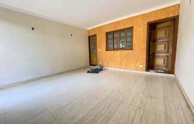 Imagem: A casa possui 3 Dormitórios, 2 Banheiros, 1 Vaga na garagem