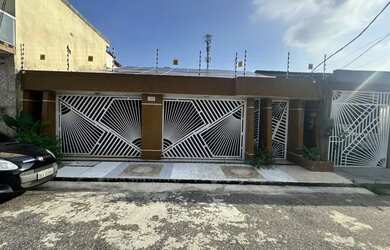 Imagem: A casa possui 3 Dormitórios, 3 Banheiros, 3 Vagas na garagem