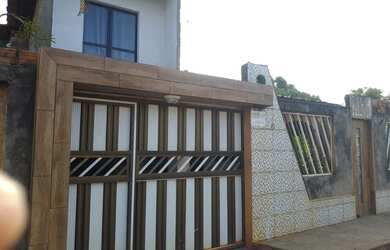 Imagem: A casa possui 4 Dormitórios, 2 Banheiros, 2 Vagas na garagem