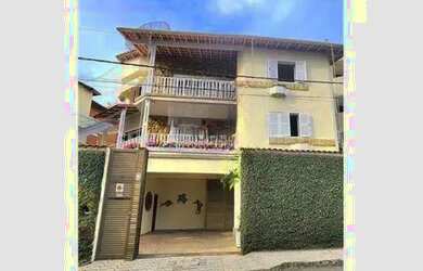 Imagem: A casa possui 3 Dormitórios, 2 Banheiros, 120m² de Área e