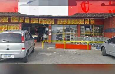 Imagem: O depósito possui 5 Vagas na garagem, 700m² de Área e está