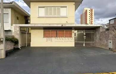 Imagem: A casa possui 4 Dormitórios, 4 Banheiros, 4 Vagas na garagem