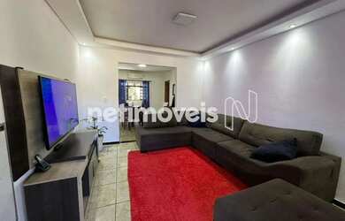 Imagem: A casa possui 5 Dormitórios, 3 Banheiros, 5 Vagas na garagem