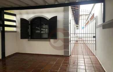 Imagem: A casa possui 2 Dormitórios, 1 Banheiro, 2 Vagas na garagem