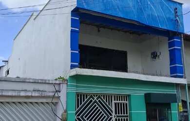 Imagem: A casa possui 5 Dormitórios, 5 Banheiros, 5 Vagas na garagem