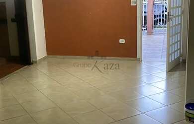 Imagem: A casa possui 5 Dormitórios, 5 Banheiros, 3 Vagas na garagem