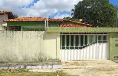 Imagem: A casa possui 3 Dormitórios, 2 Banheiros, 1 Vaga na garagem