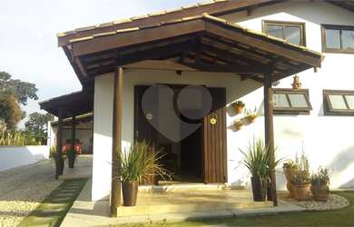 Imagem: A casa possui 2 Dormitórios, 4 Banheiros, 3 Vagas na garagem