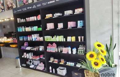 Imagem: O depósito possui 3 Vagas na garagem, 80m² de Área e está