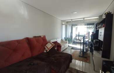 Imagem: A casa possui 3 Dormitórios, 1 Banheiro, 3 Vagas na garagem