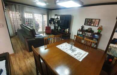 Imagem: A casa possui 3 Dormitórios, 5 Banheiros, 2 Vagas na garagem