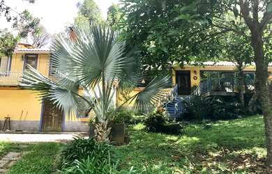 Imagem: A casa possui 3 Dormitórios, 4 Banheiros, 3 Vagas na garagem