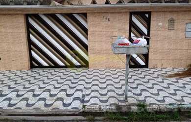 Imagem: A casa possui 3 Dormitórios, 1 Banheiro, 1 Vaga na garagem